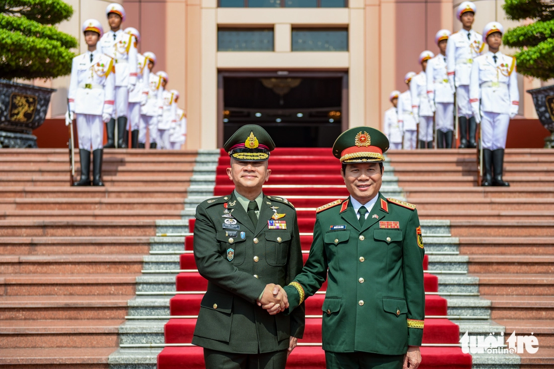 Đại tướng Nguyễn Tân Cương hội đàm với Tư lệnh Lực lượng quốc phòng Thái Lan - Ảnh 5.