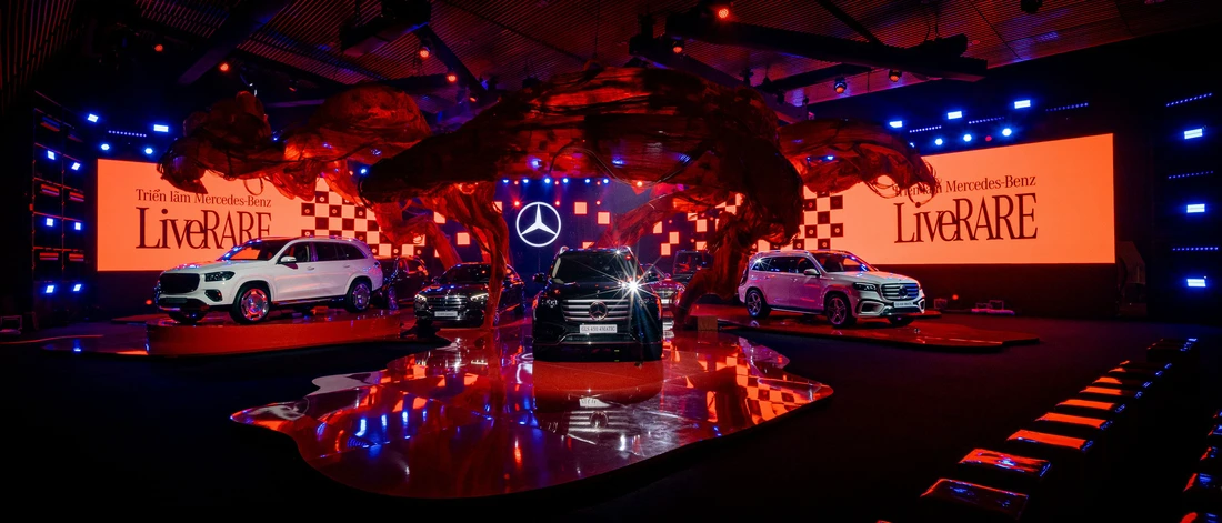 Một vòng triển lãm Mercedes-Benz: Choáng ngợp bộ sưu tập xe gần 100 tỉ đồng - Ảnh 1.