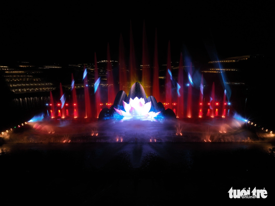 Show thực cảnh ở hồ Than Thở Đà Lạt về hành trình bước vào kỷ nguyên vươn mình của dân tộc- Ảnh 4. Show thực cảnh ở hồ Than Thở Đà Lạt về hành trình bước vào kỷ nguyên vươn mình của dân tộc - Ảnh 4.