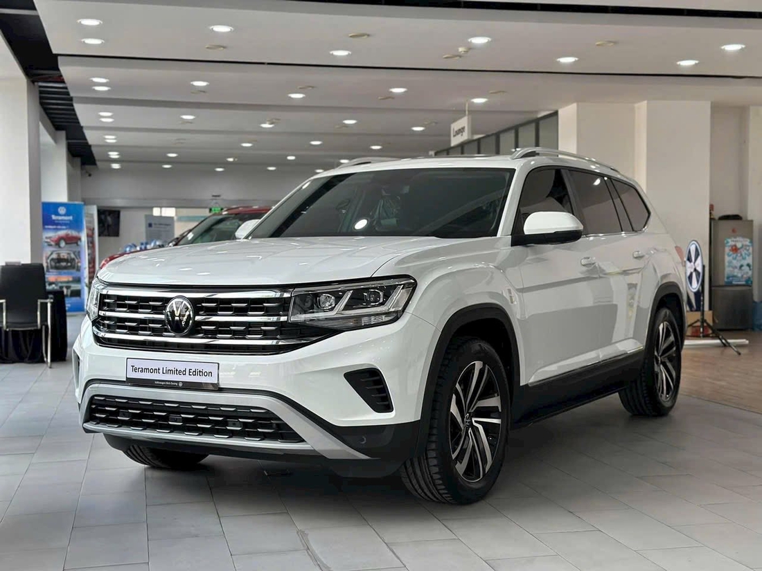 Tin tức giá xe: Volkswagen Teramont giảm giá kỷ lục tới 350 triệu, tăng cạnh tranh Hyundai Palisade Tin tức giá xe: Volkswagen Teramont giảm giá kỷ lục tới 350 triệu, tăng cạnh tranh Hyundai Palisade