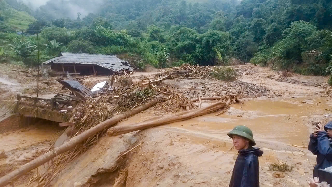 Hình ảnh bản làng ở Điện Biên ngập tới nóc, tan hoang sau trận lũ làm 12 người chết và mất tích - Ảnh 9.