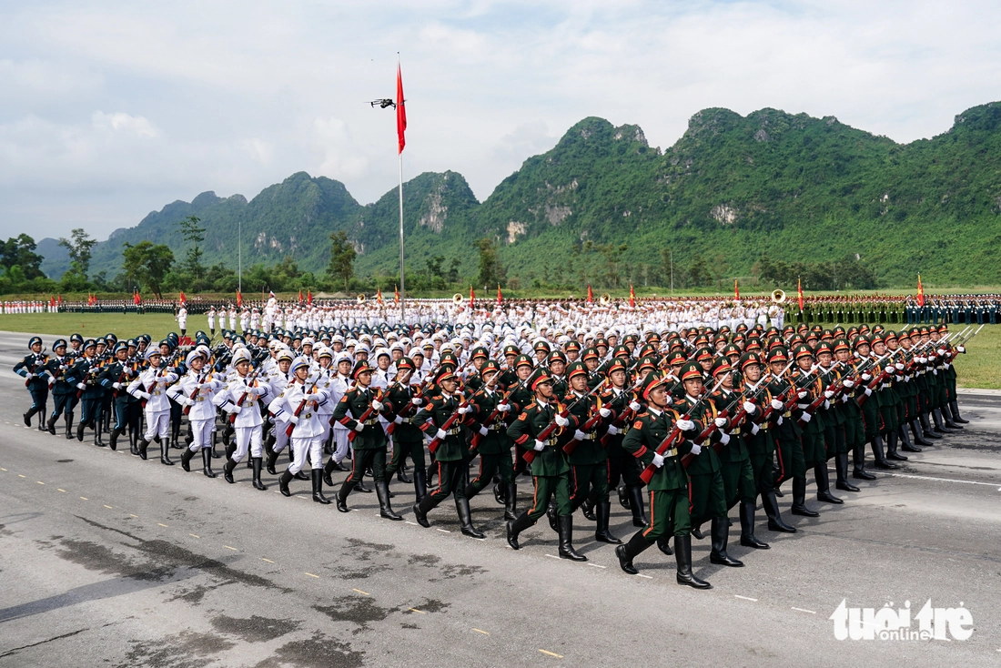 Hơn 16.000 cán bộ, chiến sĩ quân đội, công an đội nắng tổng hợp luyện diễu binh - Ảnh 5.