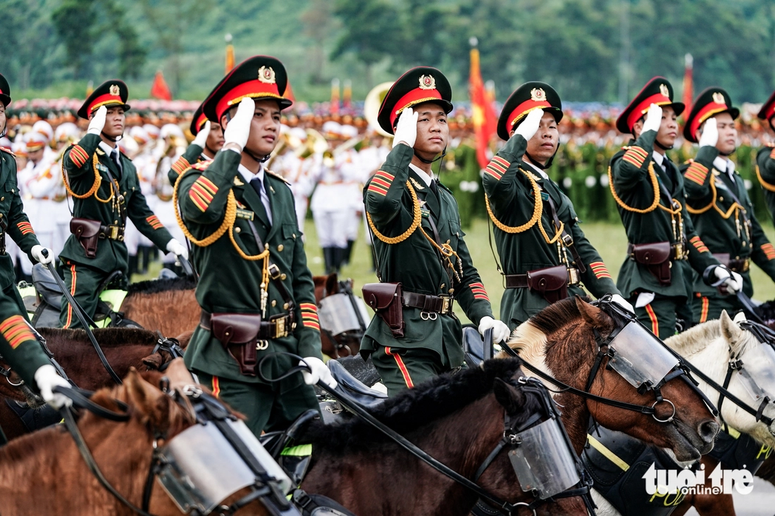 Hơn 16.000 cán bộ, chiến sĩ quân đội, công an đội nắng tổng hợp luyện diễu binh - Ảnh 20.