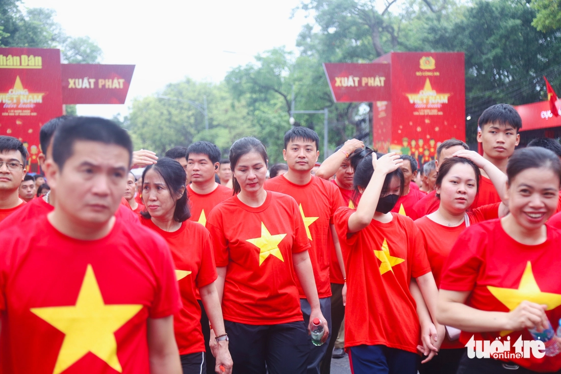 Triệu người đi bộ trên toàn quốc 'Cùng Việt Nam tiến bước' - Ảnh 2.