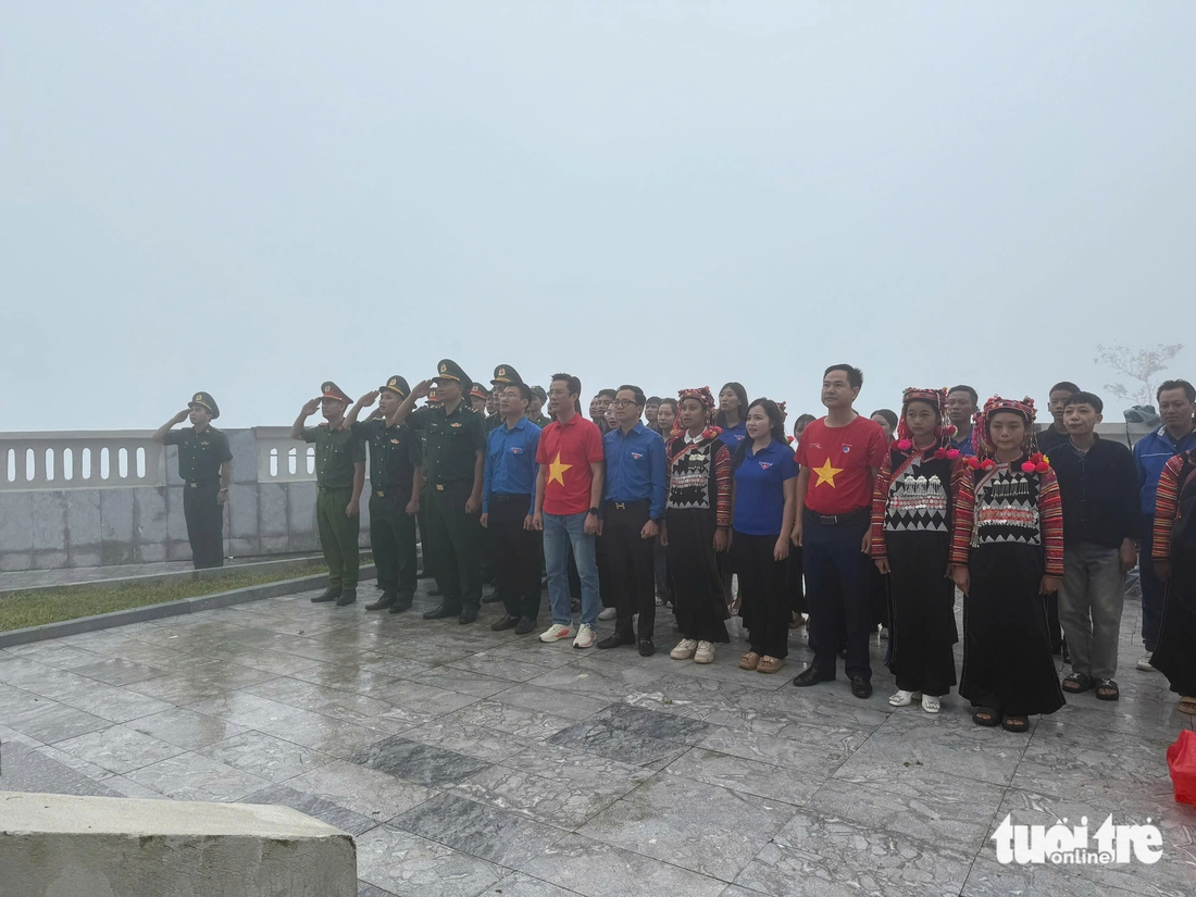 Hàng trăm nghìn thanh niên hát vang Quốc ca dưới cờ Tổ quốc - Ảnh 4.