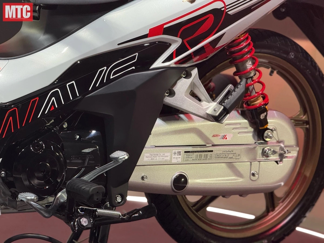 Honda Wave Thái có bản đặc biệt, giá chưa nhập đã ngang Vespa - Ảnh 4.