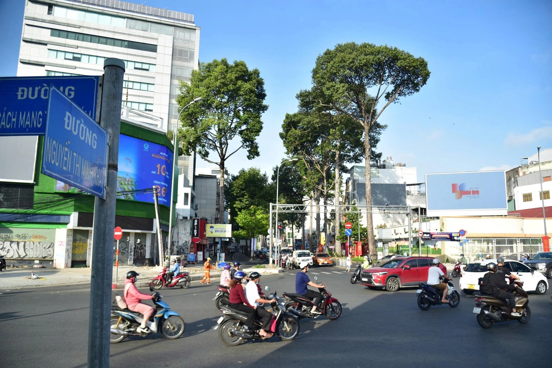 Logo kỷ niệm 50 năm thành lập báo Tuổi Trẻ xuất hiện ở sân bay, đường phố cả nước - Ảnh 9. báo Tuổi Trẻ - Ảnh 9.