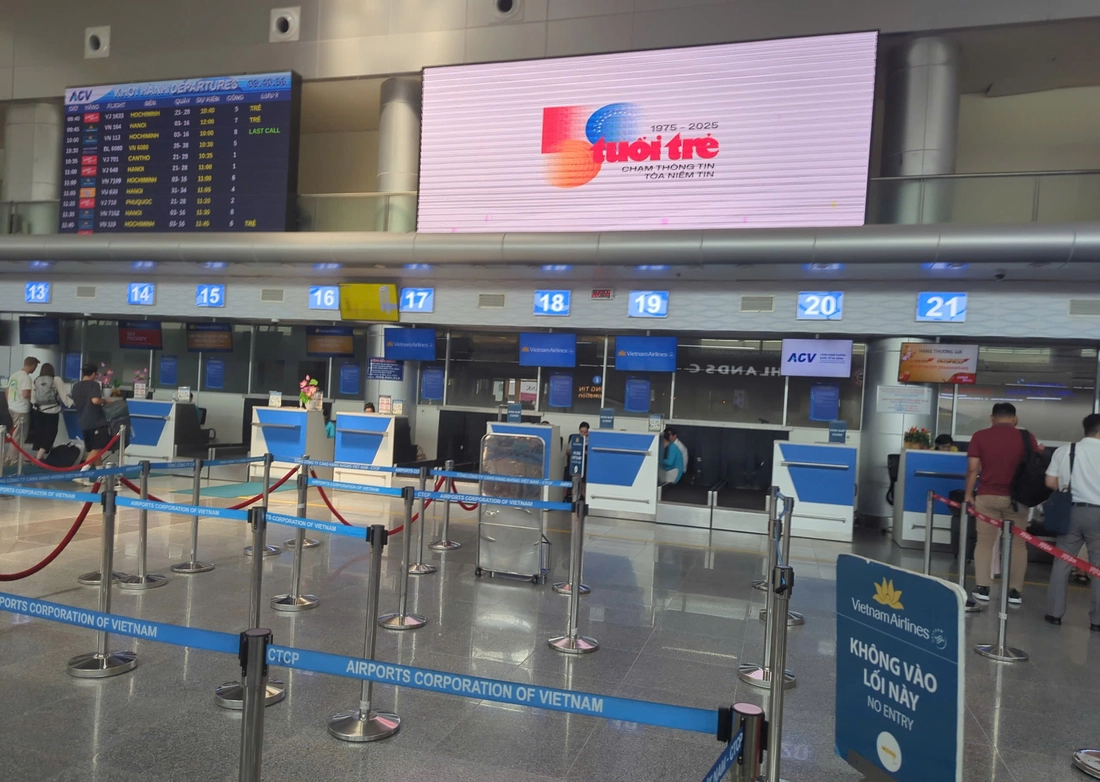 Logo kỷ niệm 50 năm thành lập báo Tuổi Trẻ xuất hiện ở sân bay, đường phố cả nước - Ảnh 3. báo Tuổi Trẻ - Ảnh 3.