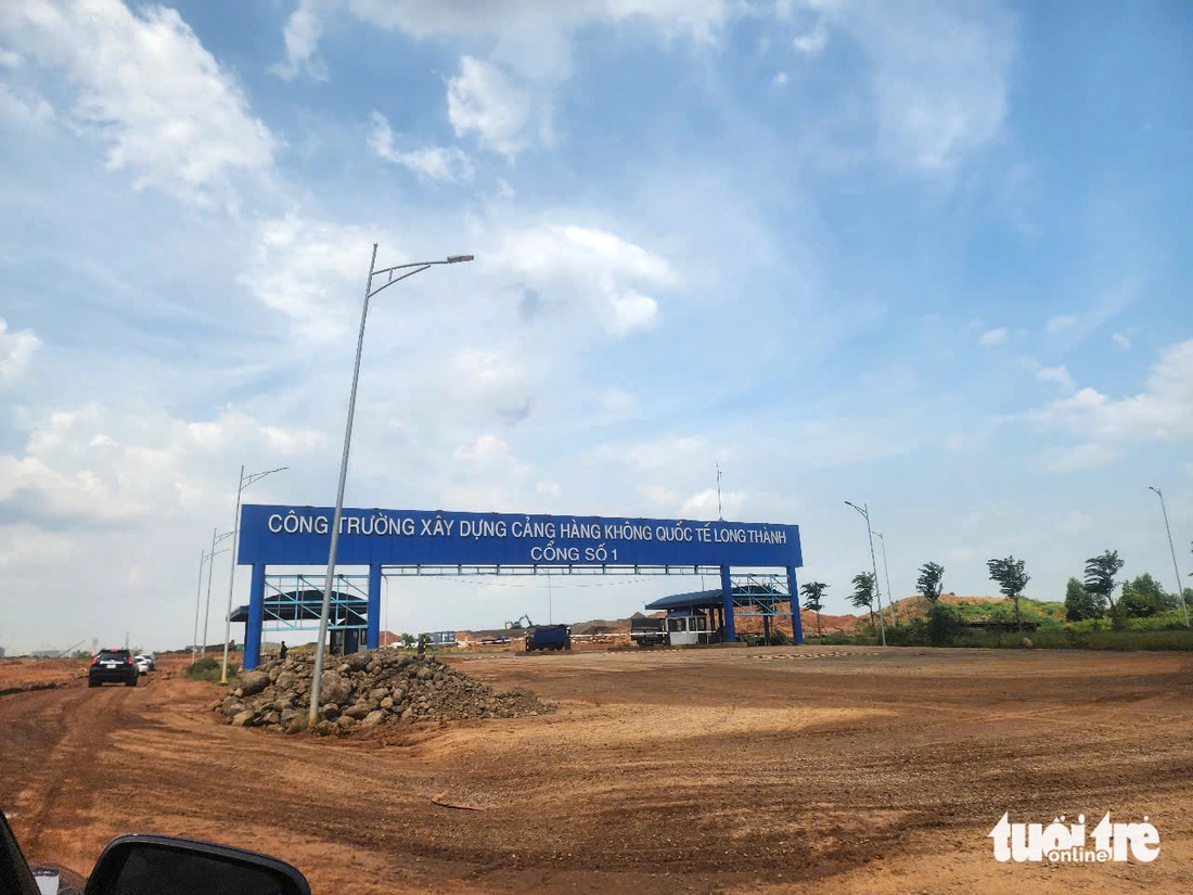 Thủ tướng Phạm Minh Chính kiểm tra tiến độ thi công sân bay Long Thành - Ảnh 4.