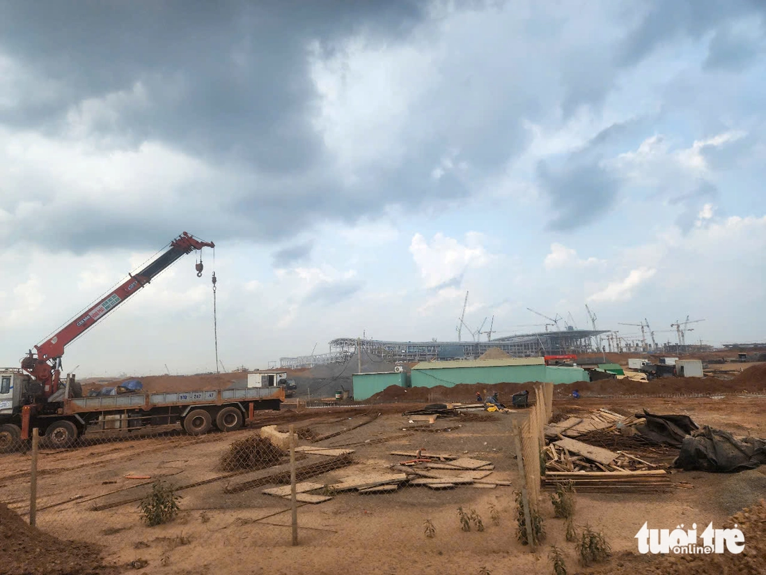 Thủ tướng Phạm Minh Chính kiểm tra tiến độ thi công sân bay Long Thành - Ảnh 10.