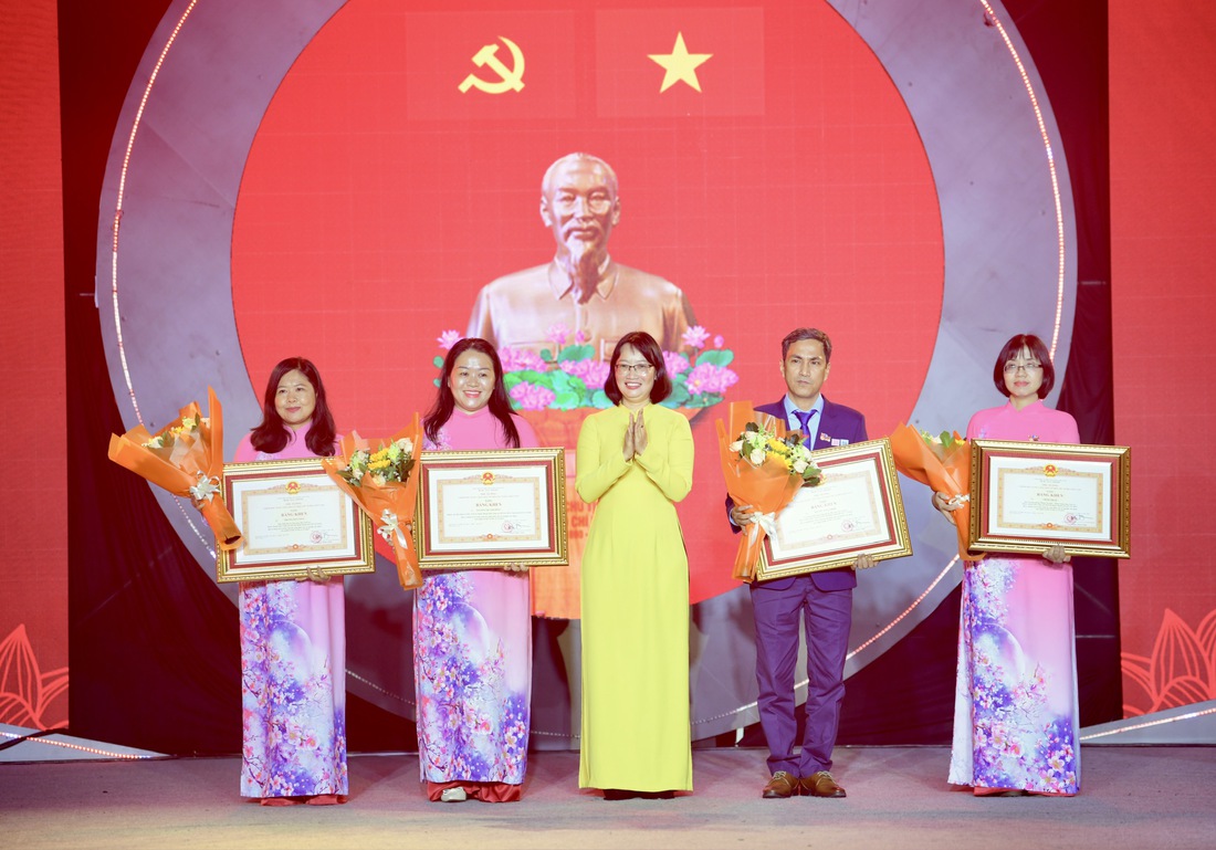 50 năm thành lập báo Tuổi Trẻ: Giữ bản sắc, niềm tin trong kỷ nguyên số - Ảnh 1. Bạn đọc tìm đến Tuổi Trẻ không chỉ xem tin tức, mà để tìm sự tin cậy, sự công bằng và nhân văn - Ảnh 1.