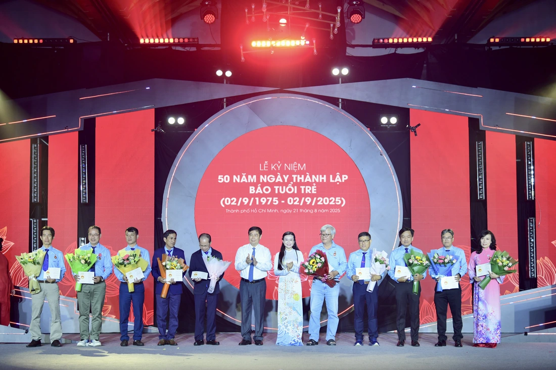 Tuổi Trẻ viết tiếp hành trình nửa thế kỷ - Ảnh 8. Tuổi Trẻ viết tiếp hành trình nửa thế kỷ - Ảnh 8.