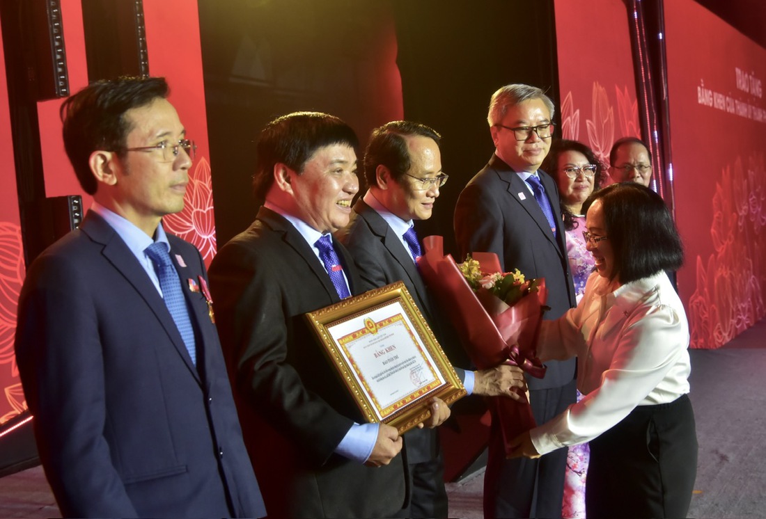 50 năm thành lập báo Tuổi Trẻ: Giữ bản sắc, niềm tin trong kỷ nguyên số - Ảnh 7. Tuổi Trẻ - Ảnh 7.