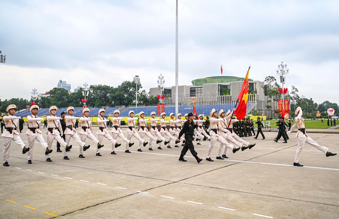 Tổng hợp luyện diễu binh: Xe tăng, xe thiết giáp đang tiến về quảng trường Ba Đình - Ảnh 11. Tổng hợp luyện diễu binh: Xe tăng, xe thiết giáp đang tiến về quảng trường Ba Đình - Ảnh 11.