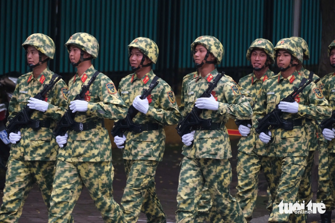 Tổng hợp luyện diễu binh: Người dân đem theo cờ Tổ quốc, đồng thanh hô vang 'Việt Nam - Hồ Chí Minh' - Ảnh 6. diễu binh - Ảnh 16.