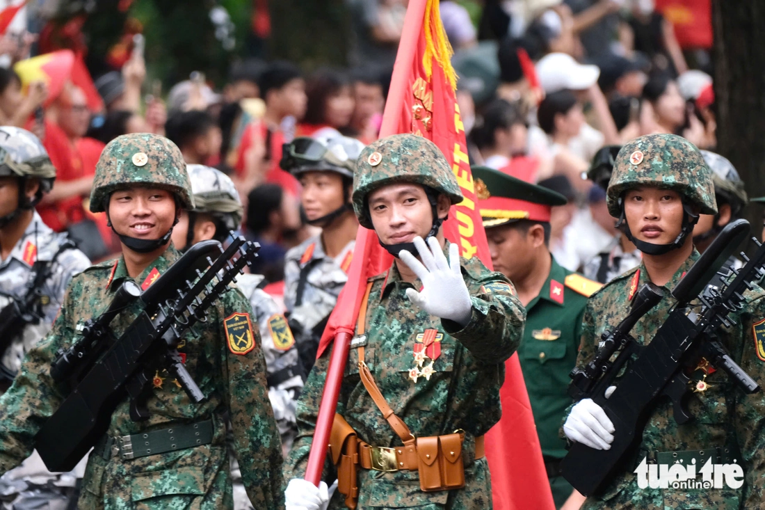 Tổng hợp luyện diễu binh: Người dân đem theo cờ Tổ quốc, đồng thanh hô vang 'Việt Nam - Hồ Chí Minh' - Ảnh 8. diễu binh - Ảnh 18.