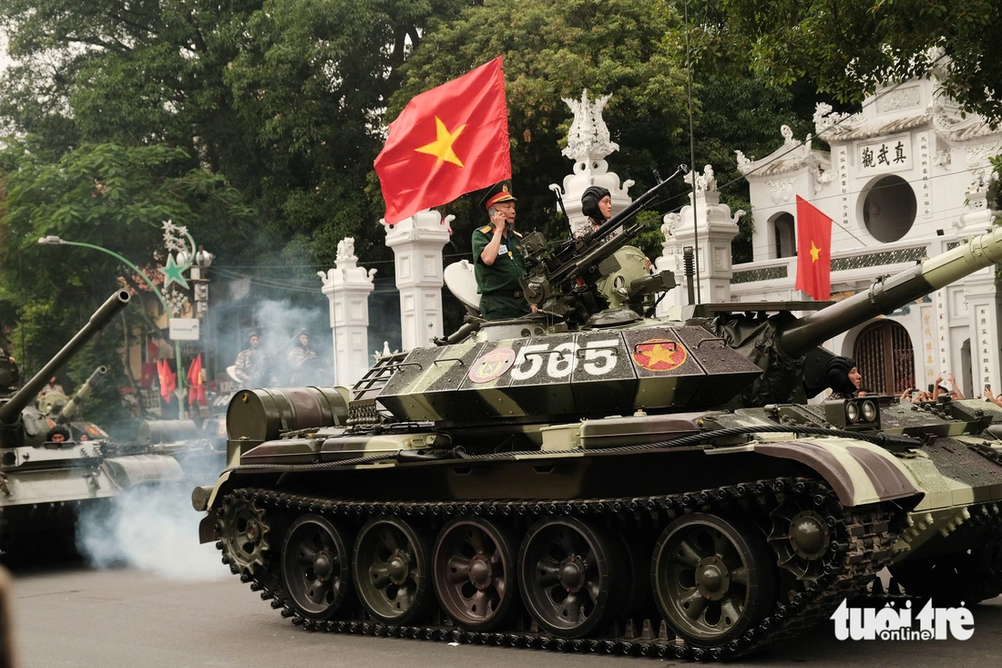 Tổng hợp luyện diễu binh: Người dân đem theo cờ Tổ quốc, đồng thanh hô vang 'Việt Nam - Hồ Chí Minh' - Ảnh 2. diễu binh - Ảnh 8.