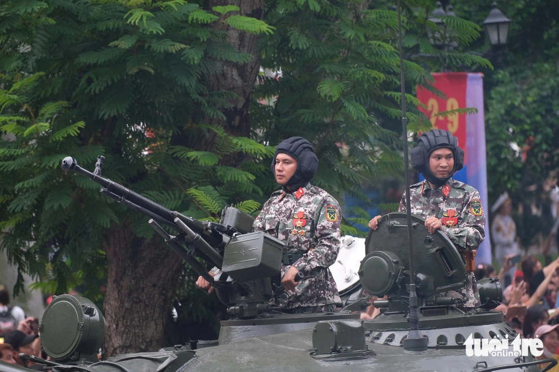 diễu binh - Ảnh 2.