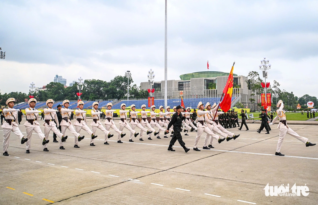 Tổng hợp luyện diễu binh: Xe tăng, xe thiết giáp đang tiến về quảng trường Ba Đình - Ảnh 11. diễu binh - Ảnh 11.