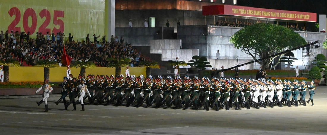 tổng hợp luyện diễu binh - Ảnh 16.