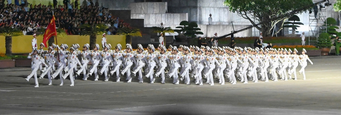 tổng hợp luyện diễu binh - Ảnh 17.