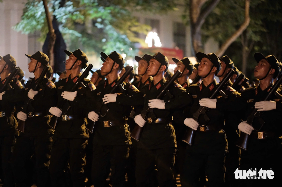 tổng hợp luyện diễu binh - Ảnh 24.