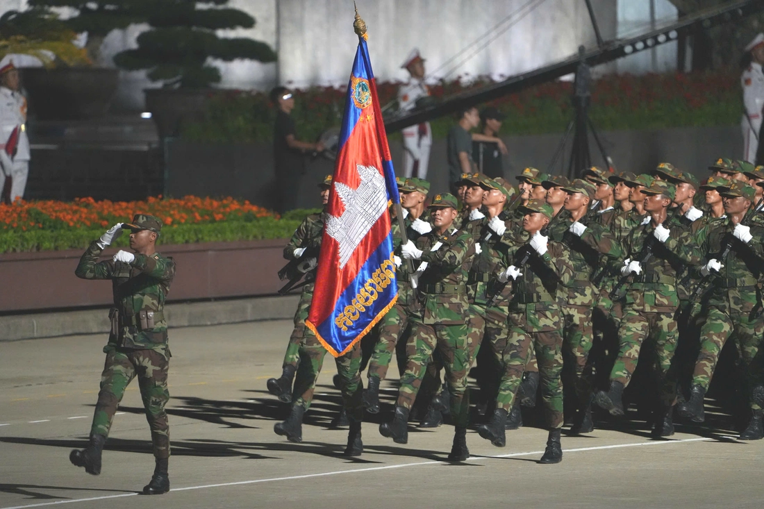 tổng hợp luyện diễu binh - Ảnh 21.