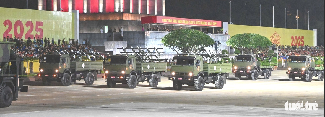 tổng hợp luyện diễu binh - Ảnh 5.
