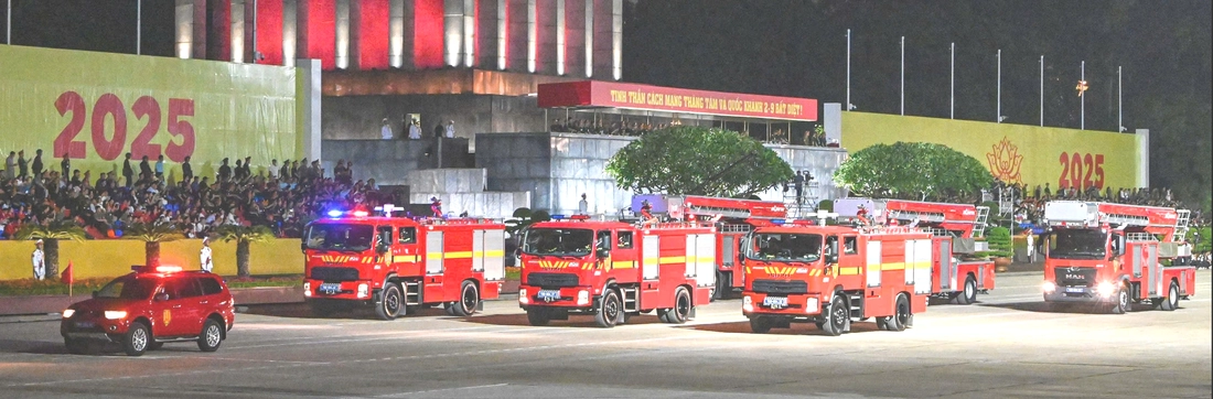 tổng hợp luyện diễu binh - Ảnh 9.