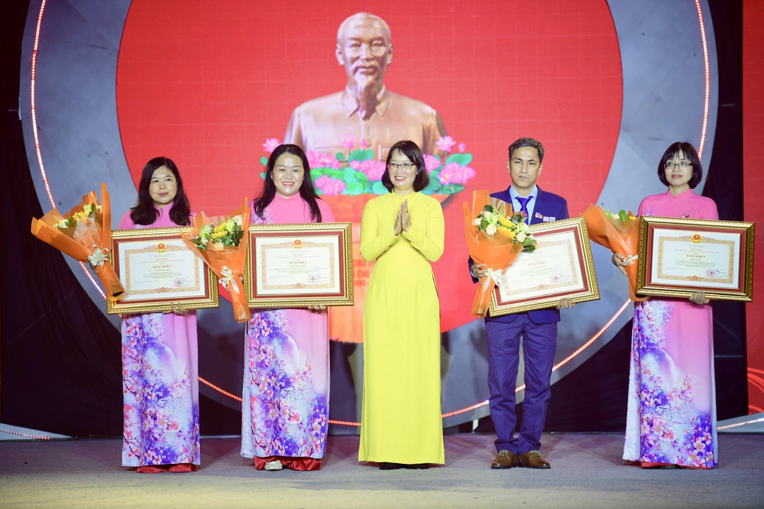 Tuổi Trẻ viết tiếp hành trình nửa thế kỷ - Ảnh 7. Tuổi Trẻ viết tiếp hành trình nửa thế kỷ - Ảnh 11.