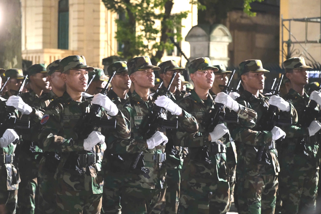 tổng hợp luyện diễu binh - Ảnh 25.