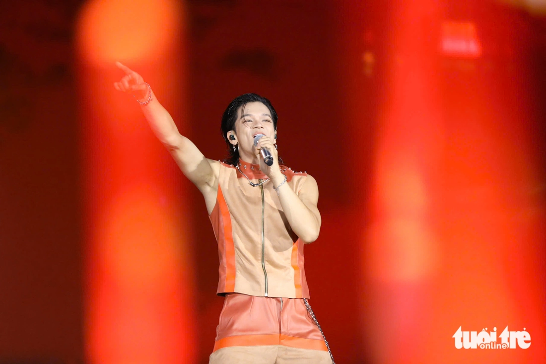 (S)TRONG Trọng Hiếu mở màn 8Wonder 2015: Moments of Wonder với Kho báu, nói 'chất chơi Vietnam' - Ảnh 1. 8Wonder - Ảnh 7.