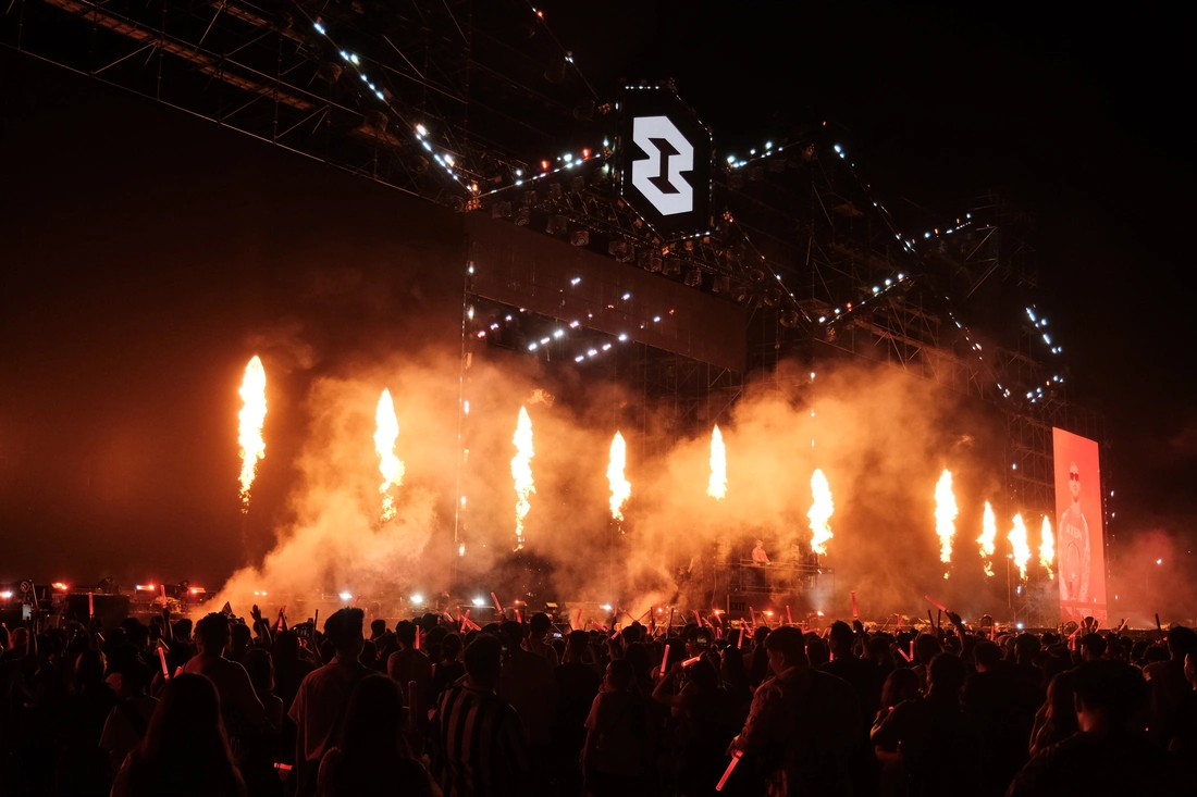 Gần nửa đêm ở 8Wonder: DJ Snake thức tỉnh khán giả với set diễn 'nó đỉnh, nó quốc tế' - Ảnh 34.