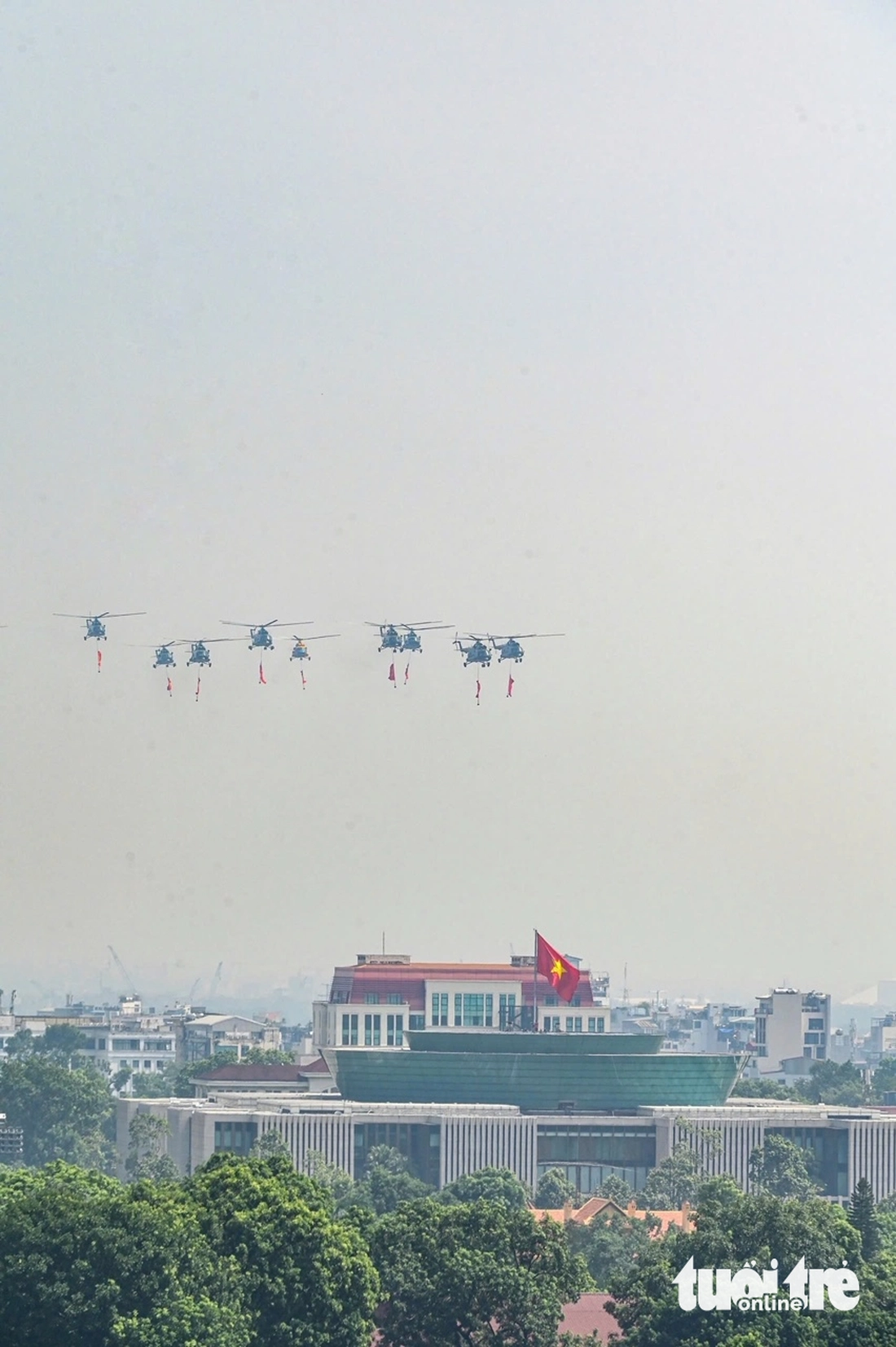 Mãn nhãn xem máy bay tiêm kích nhào lộn, trực thăng, vận tải cơ bay trên quảng trường Ba Đình - Ảnh 15.