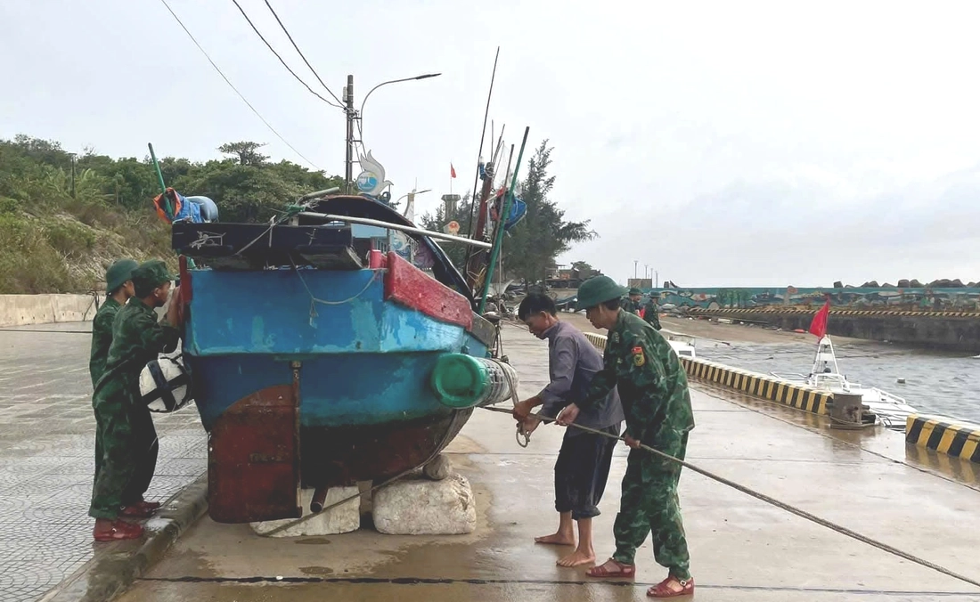 Người dân sẵn sàng đón bão, bí thư Quảng Trị yêu cầu chủ động các phương án - Ảnh 5.