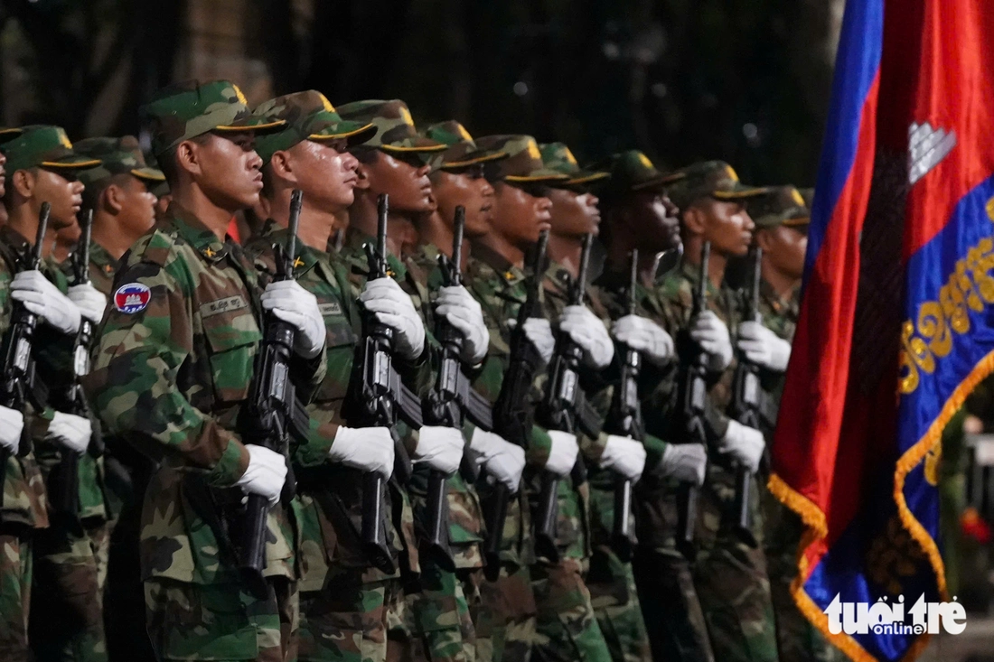 Dàn pháo khai hỏa ở Mỹ Đình, mở màn buổi hợp luyện diễu binh, diễu hành - Ảnh 7. diễu binh - Ảnh 7.