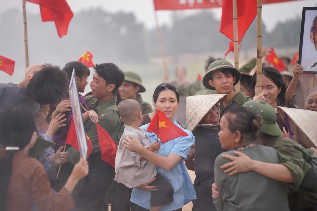 Từ 'Địa đạo' đến 'Mưa đỏ': Dòng phim chiến tranh thành 'bom tấn' - Ảnh 11. Từ 'Địa đạo' đến 'Mưa đỏ': Dòng phim chiến tranh thành 'bom tấn' - Ảnh 5.