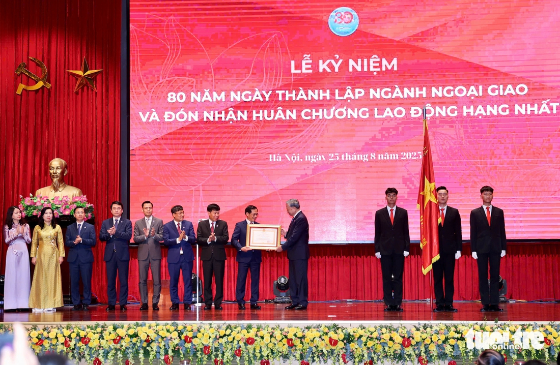 Tổng Bí thư Tô Lâm tin tưởng ngành Ngoại giao tiếp tục tiên phong trong kỷ nguyên mới - Ảnh 6.