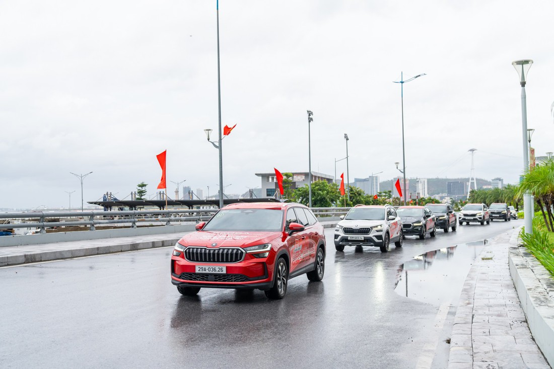 Đoàn xe Skoda 'vượt bão' tới Hà Nội, kết thúc gần 2.500km từ Độc Lập tới Thống Nhất với nhiều cung bậc cảm xúc- Ảnh 11. Skoda - Ảnh 12.