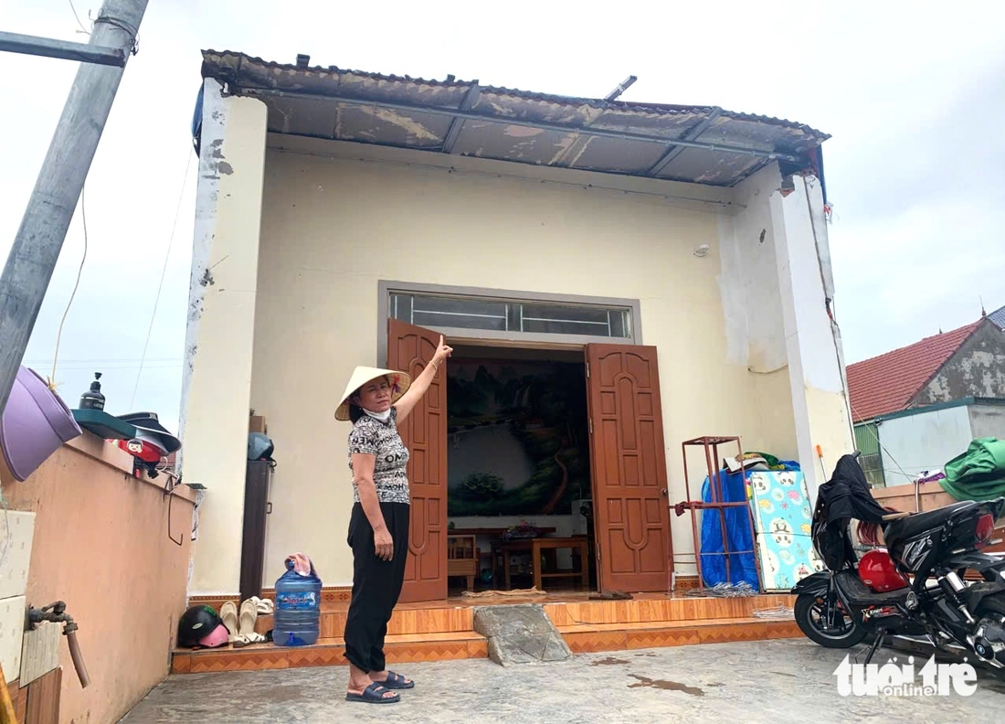Xã ven biển có gần 5.000 nhà bị tốc mái vì bão Kajiki - Ảnh 1.