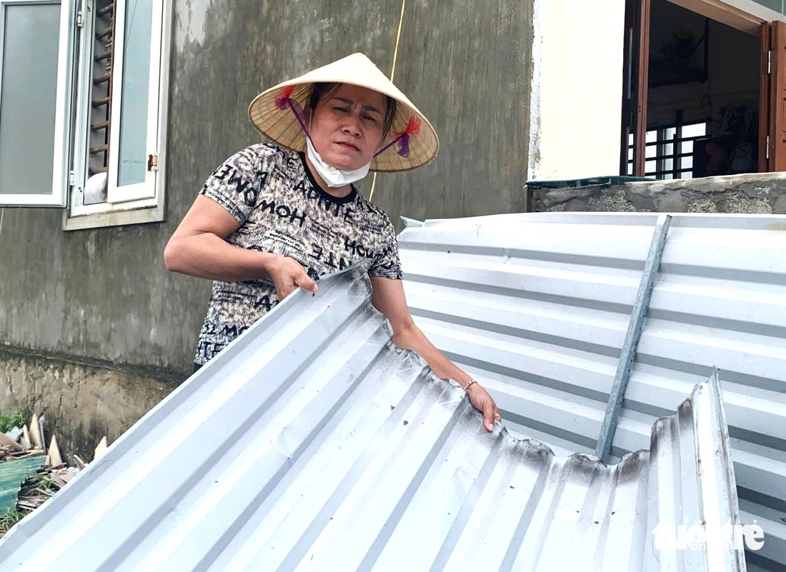 Xã ven biển có gần 5.000 nhà bị tốc mái vì bão Kajiki - Ảnh 2.