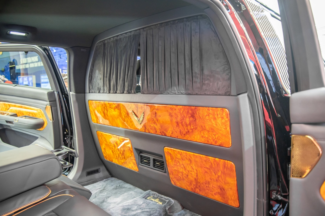 Cận cảnh Lạc Hồng 900 LX đời thực: Nhiều chi tiết mạ vàng, rộng hơn Cadillac Escalade, đi 550km/sạc - Ảnh 15.