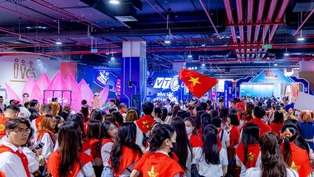 Khu trưng bày game hút giới trẻ tại triển lãm Thành tựu đất nước - Ảnh 4. Giới trẻ nô nức cosplay nhân vật game Việt ở Triển lãm thành tựu đất nước - Ảnh 4.