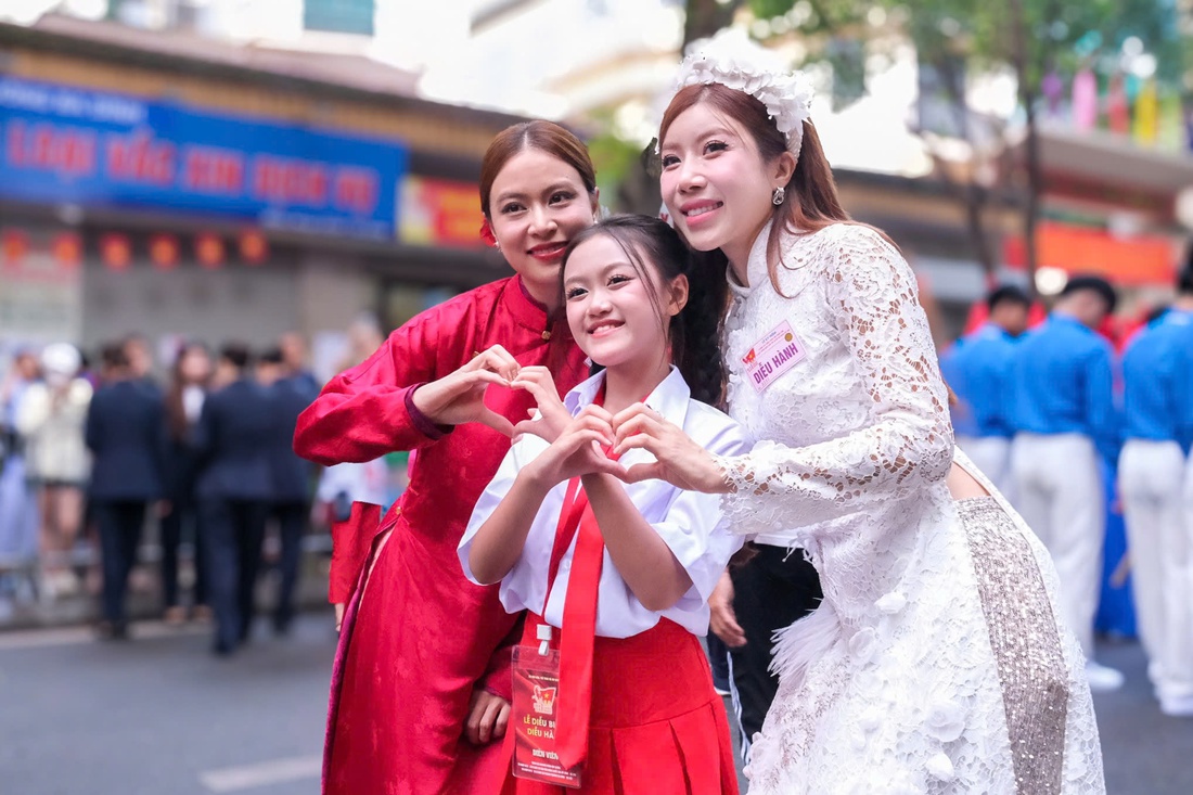 Các khối đã tập hợp đầy đủ tại Quảng trường Ba Đình, sẵn sàng cho lễ tổng duyệt - Ảnh 2.