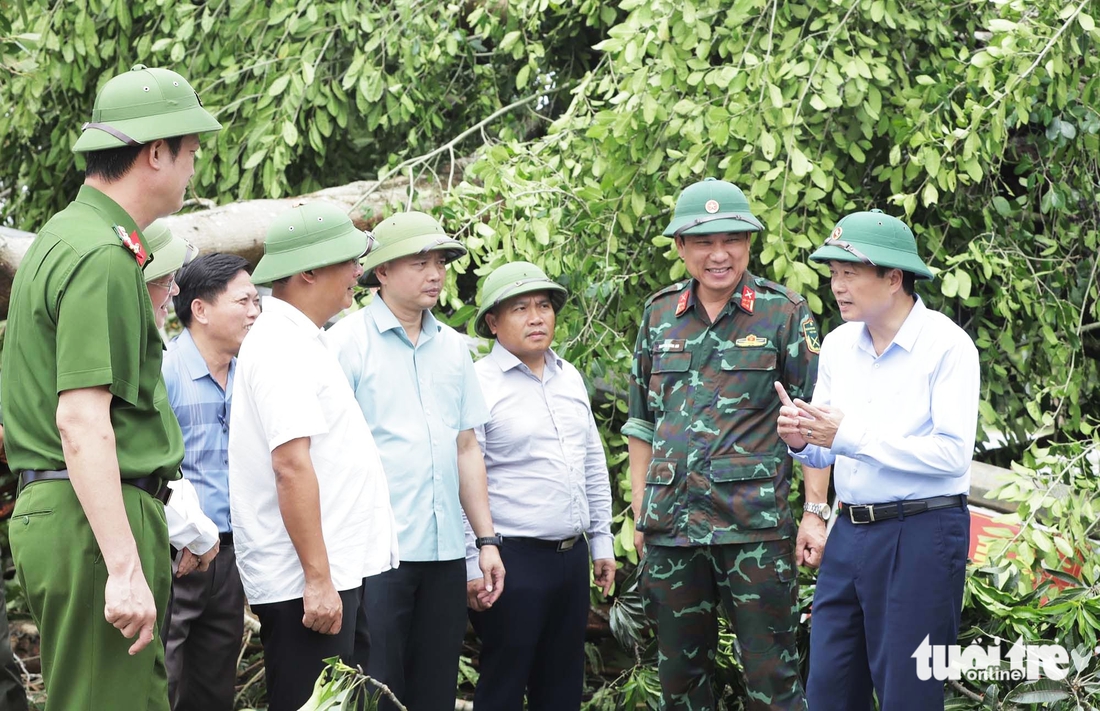 Dọn cây đổ sau bão ở Khu di tích Kim Liên đón người dân dịp Quốc khánh - Ảnh 3.