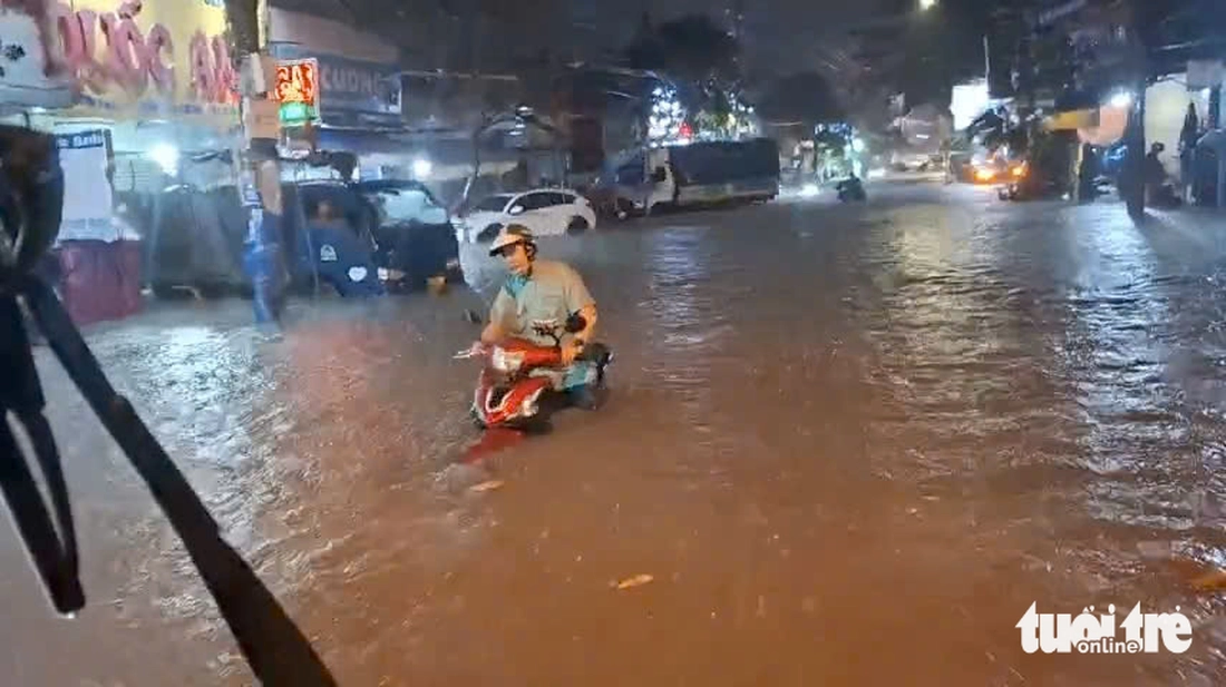 mưa ngập - Ảnh 3.