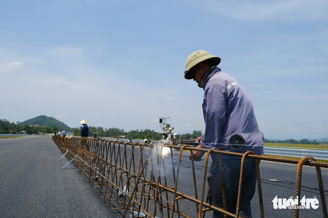 Đường cao tốc Hoài Nhơn - Quy Nhơn như dải lụa vắt qua ruộng đồng- Ảnh 11. cao tốc Hoài Nhơn - Quy Nhơn - Ảnh 10.