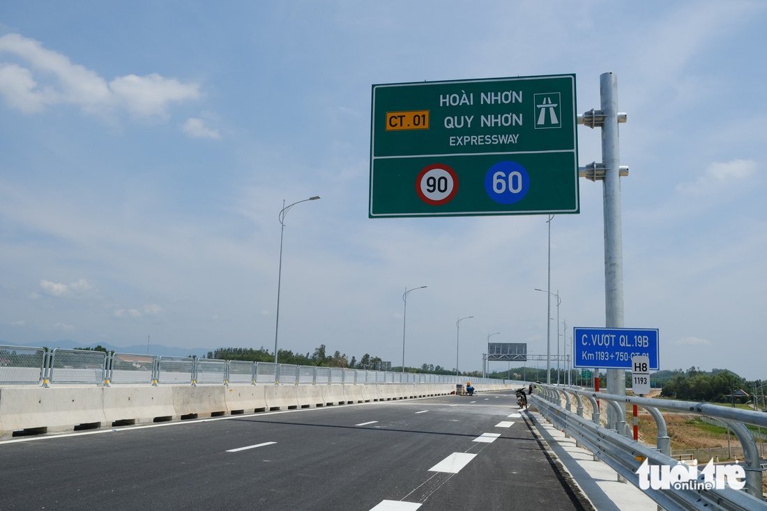 Đường cao tốc Hoài Nhơn - Quy Nhơn như dải lụa vắt qua ruộng đồng- Ảnh 12. cao tốc Hoài Nhơn - Quy Nhơn - Ảnh 11.