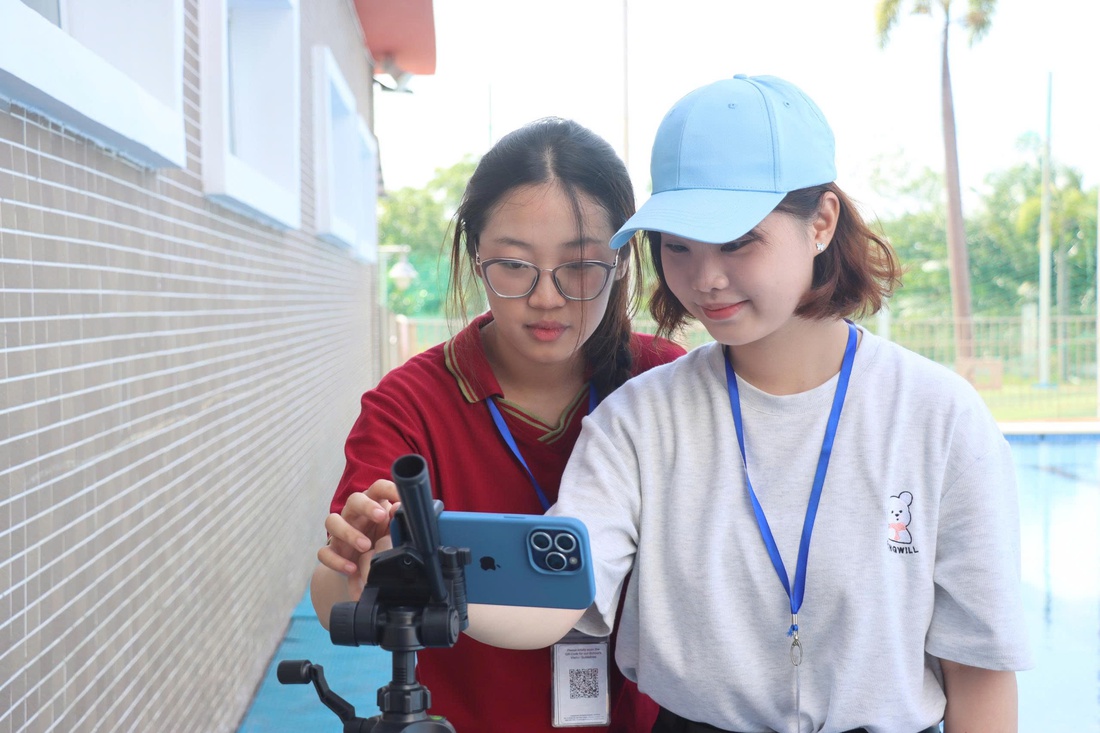 Sinh viên truyền thông thực hành phỏng vấn vận động viên bơi lội Ánh Viên- Ảnh 3. thực hành - Ảnh 4.