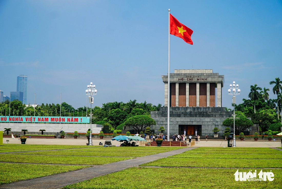 Vượt gần 700km ra thăm lăng Bác dịp kỷ niệm 80 năm Quốc khánh - Ảnh 1. quốc khánh - Ảnh 1.